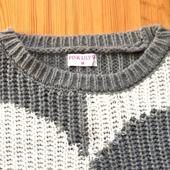 Pink Lily Love Me Now Heart Sweater Size Medium Good Condition - Picture 6 of 9